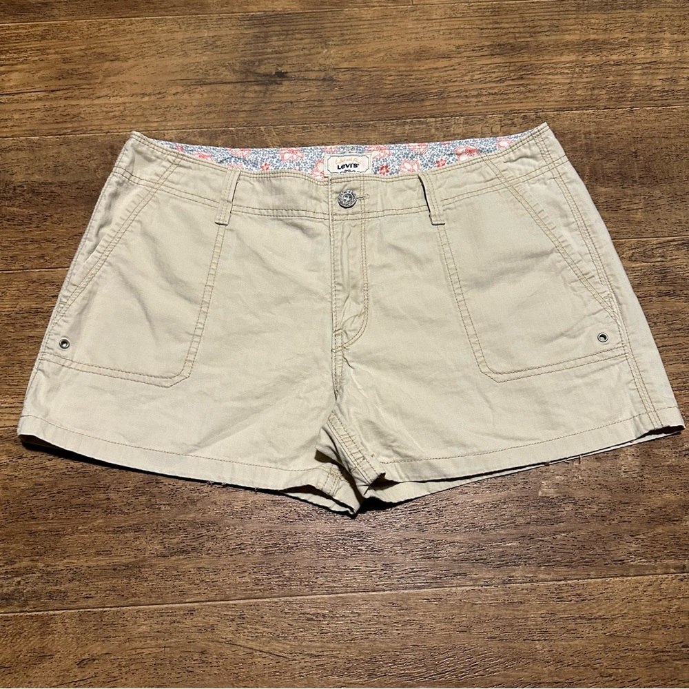LEVI’S CARGO SHORTS